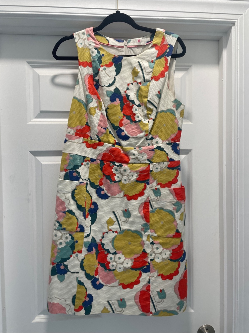 Floral Sleeveless Shift Dress in Multicolor